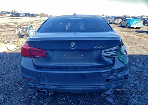 2017 BMW 330 I z USA, uszkodzony, nr VIN WBA8B9G5XHNU49930